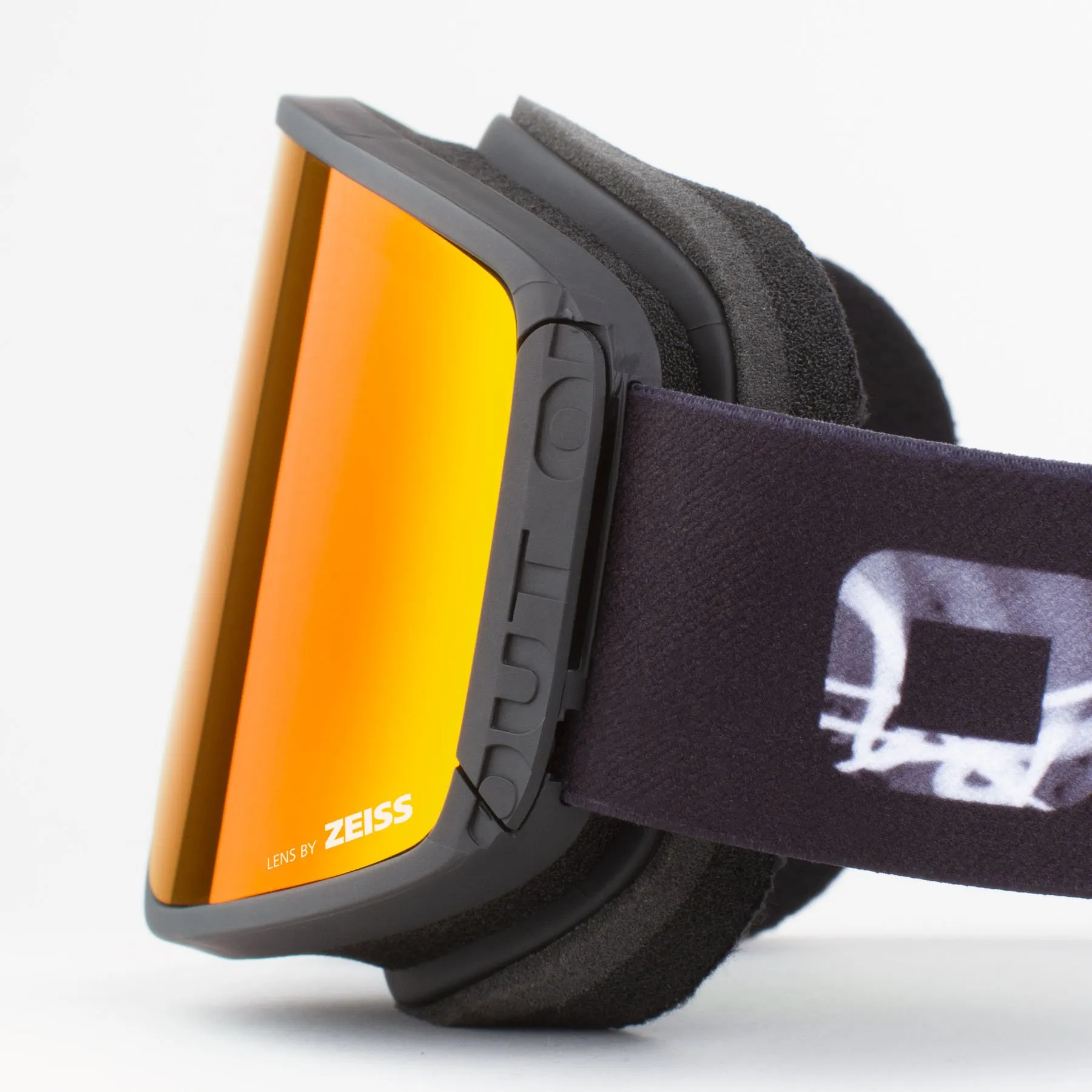 Маска OUT OF Shift Sketch Red MCI Bonus: Persimmon