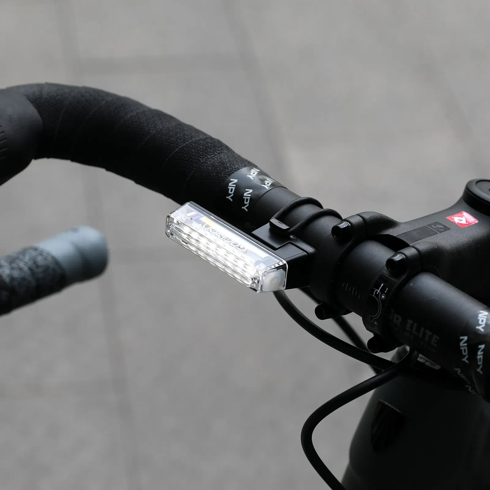 Передний велосипедный фонарь GACIRON W16CW, белый