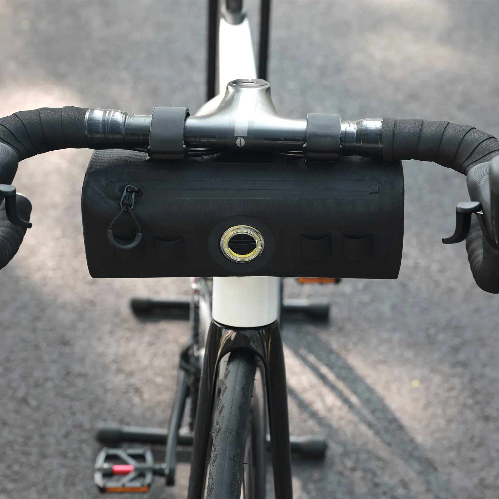 Передняя велосумка c умным фонарем 2 в 1 GACIRON Cathouse-200, крепление на руль, черный