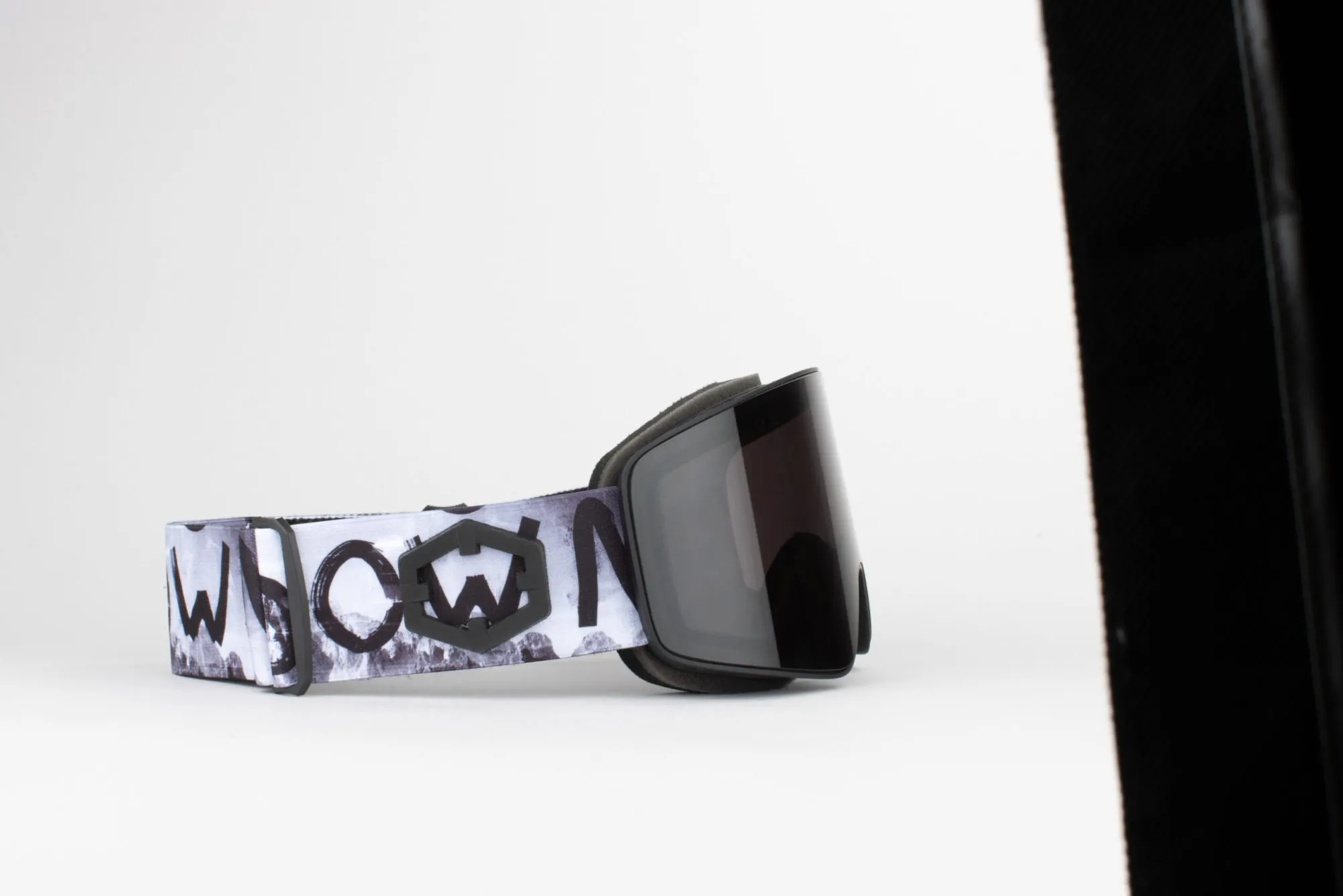 Маска OUT OF Void Closed Smoke