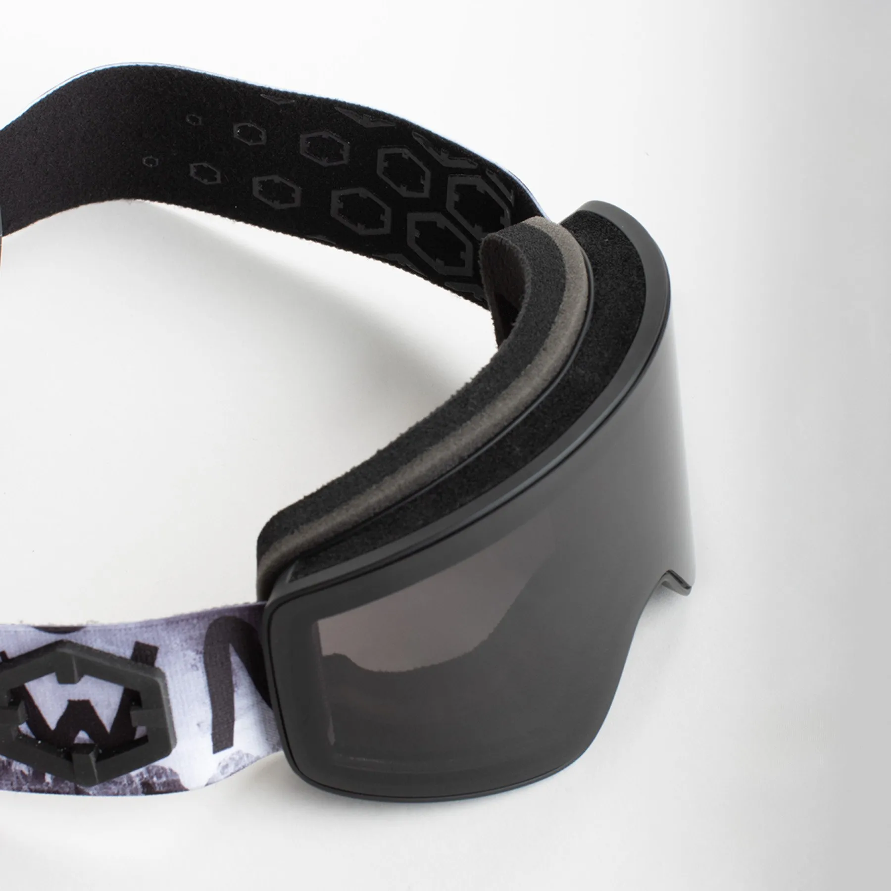 Маска OUT OF Void Closed Smoke