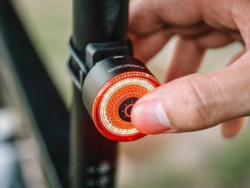 Задний велосипедный фонарь GACIRON Loop-100 с датчиком торможения, черный