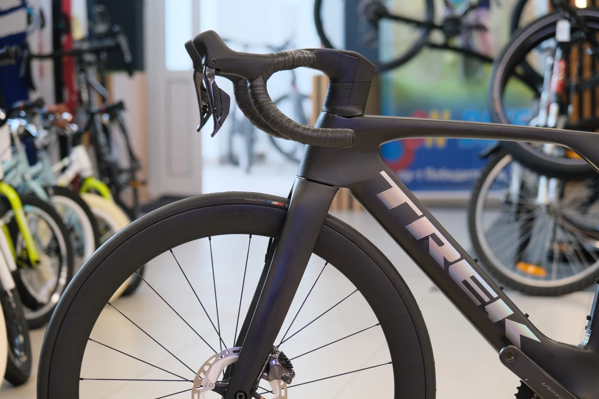 Шоссейный велосипед Trek Madone SLR