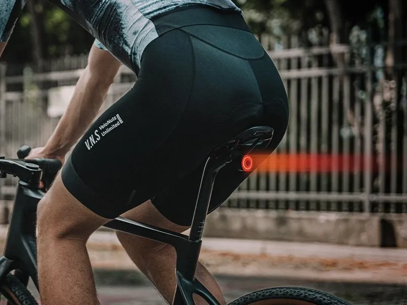 Задний велосипедный фонарь GACIRON Loop-100 с датчиком торможения, черный