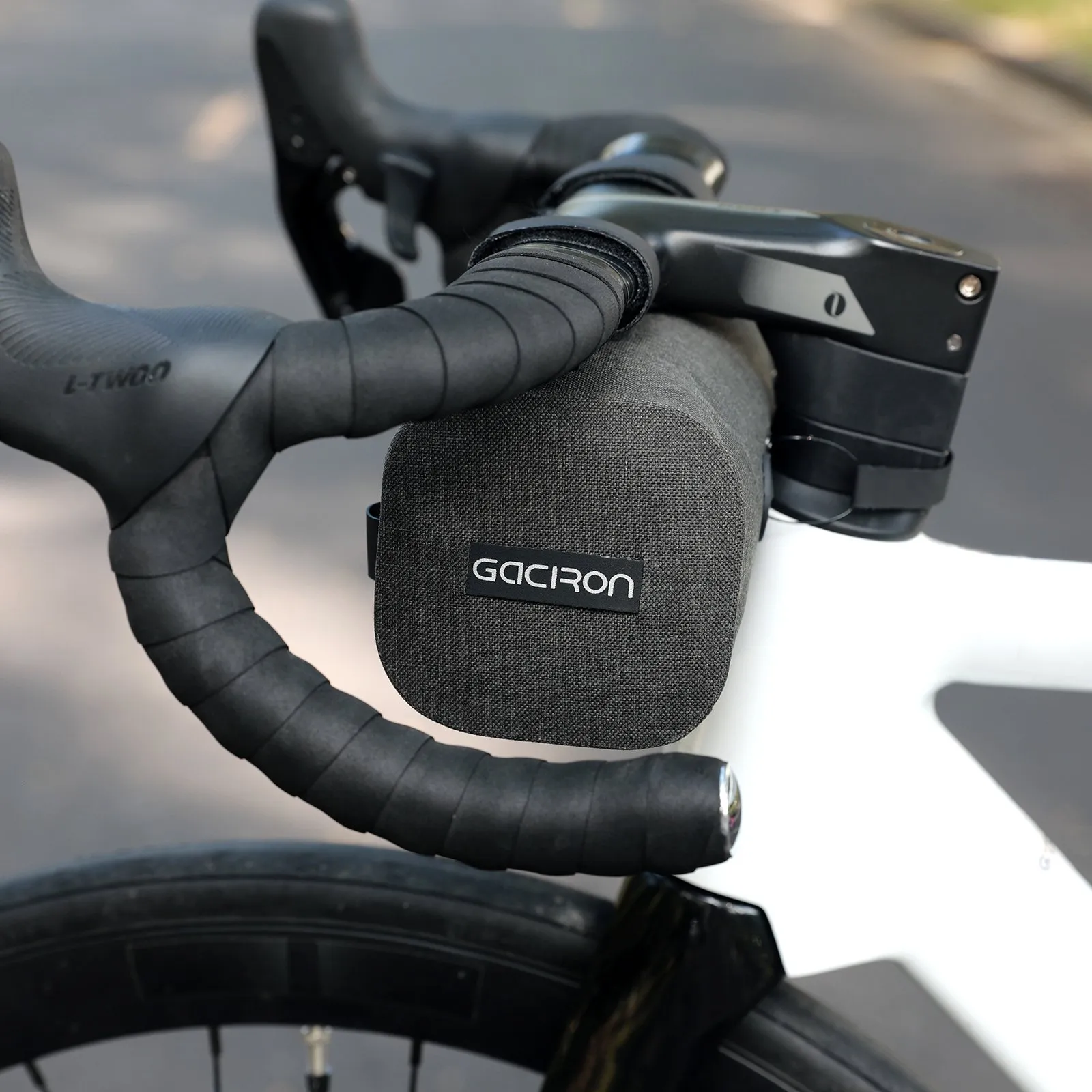 Передняя велосумка c умным фонарем 2 в 1 GACIRON Cathouse-200, крепление на руль, черный