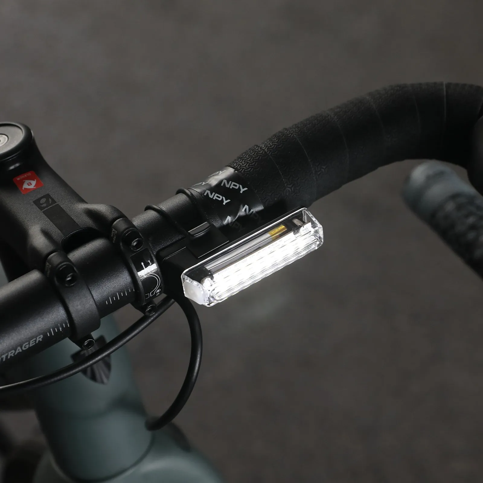 Передний велосипедный фонарь GACIRON W16CW, белый