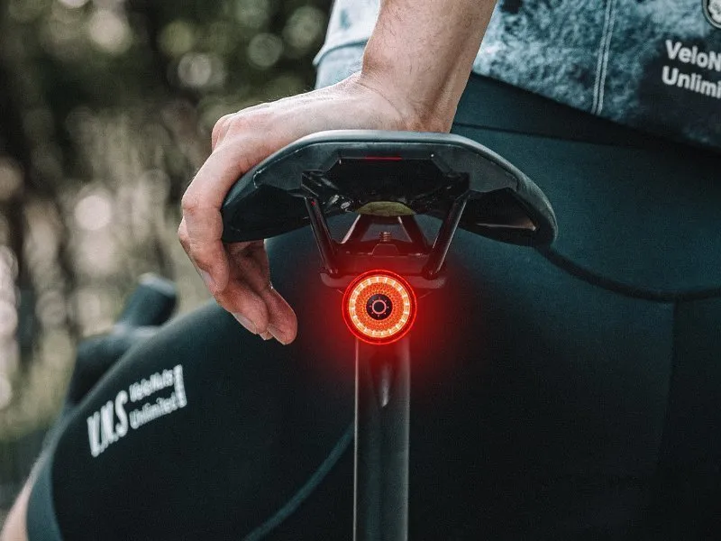 Задний велосипедный фонарь GACIRON Loop-100 с датчиком торможения, черный