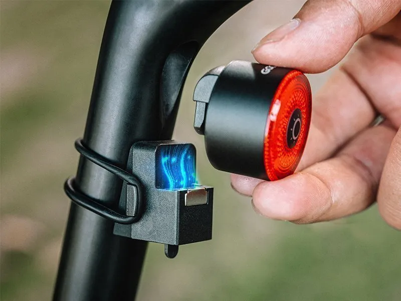 Задний велосипедный фонарь GACIRON Loop-100 с датчиком торможения, черный