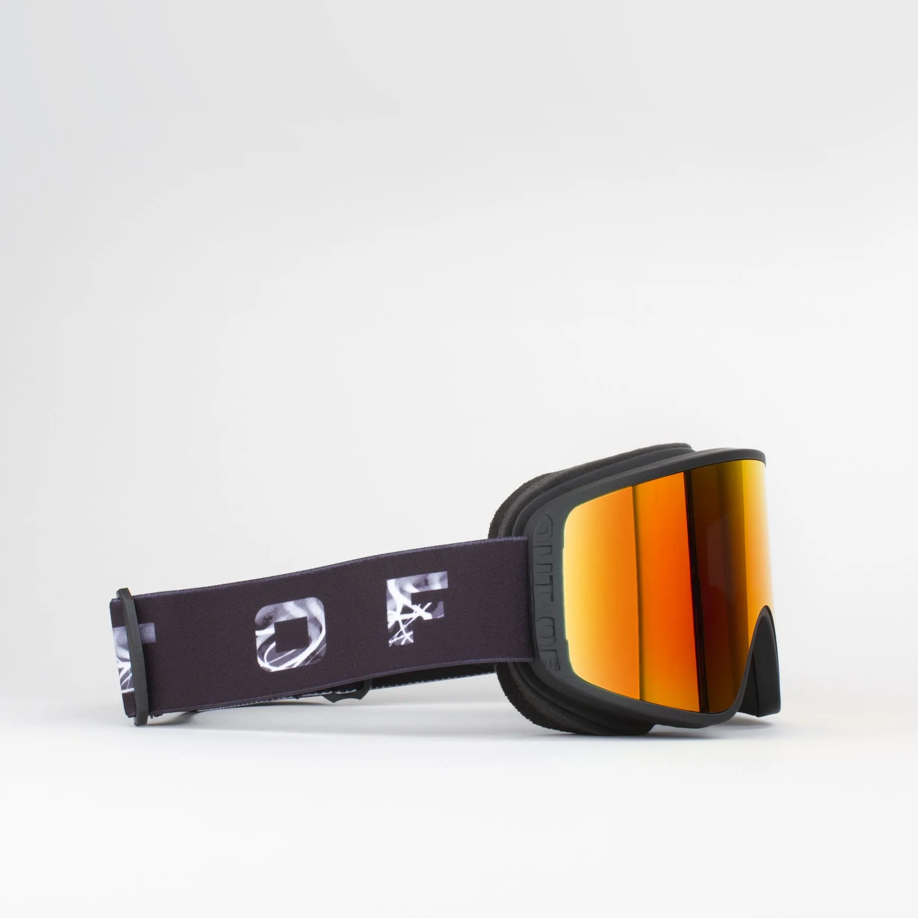 Маска OUT OF Shift Sketch Red MCI Bonus: Persimmon