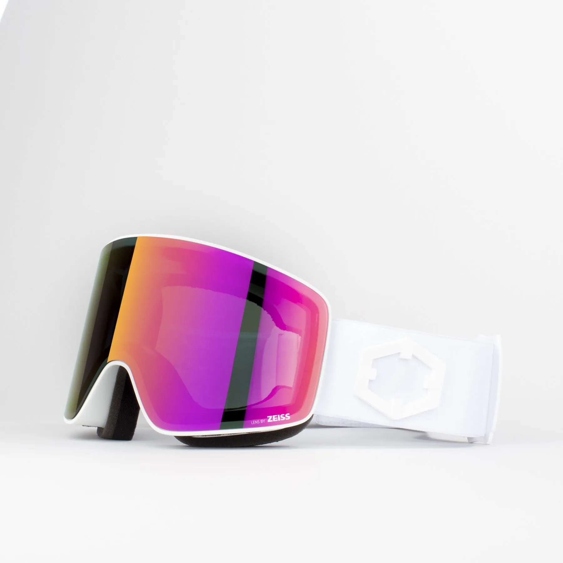 Маска OUT OF Void White Violet MCI