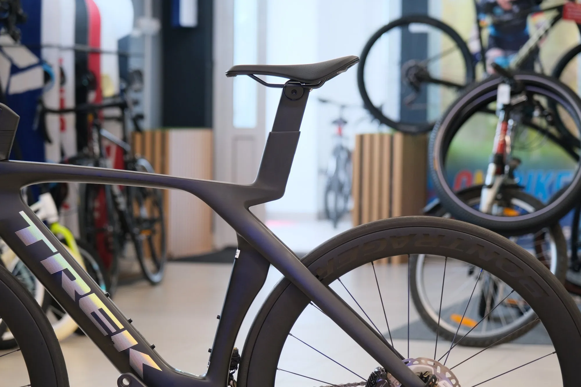 Шоссейный велосипед Trek Madone SLR