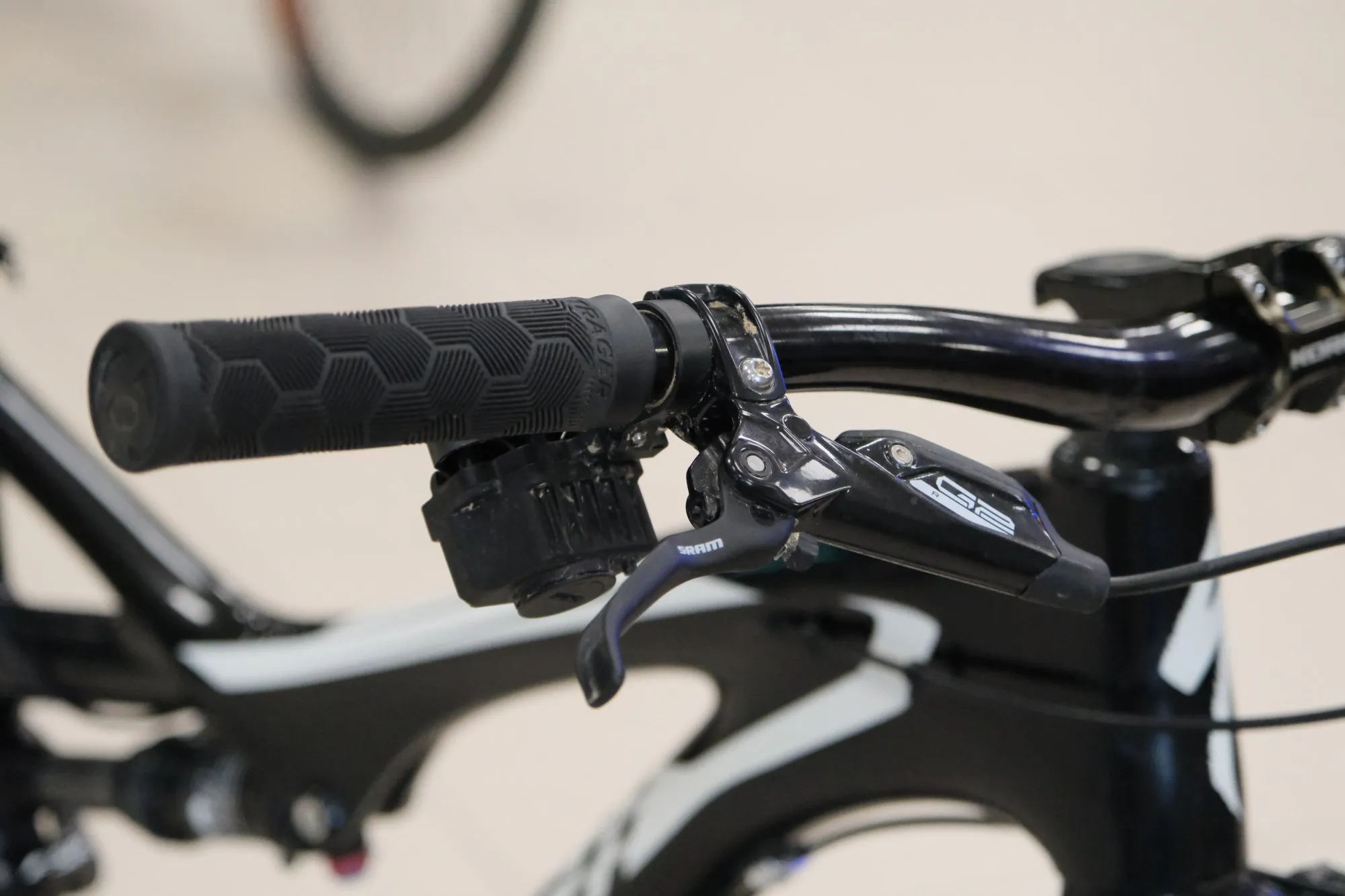 Велосипед горный двухподвес Specialized