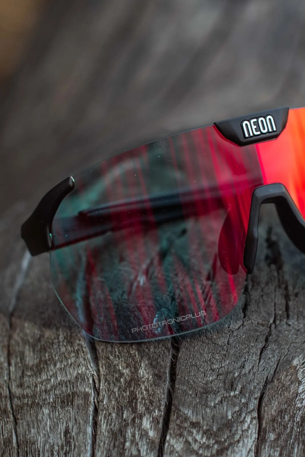 Очки Neon Core (Photochrom) Black/Red