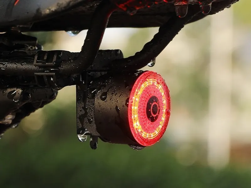 Задний велосипедный фонарь GACIRON Loop-100 с датчиком торможения, черный