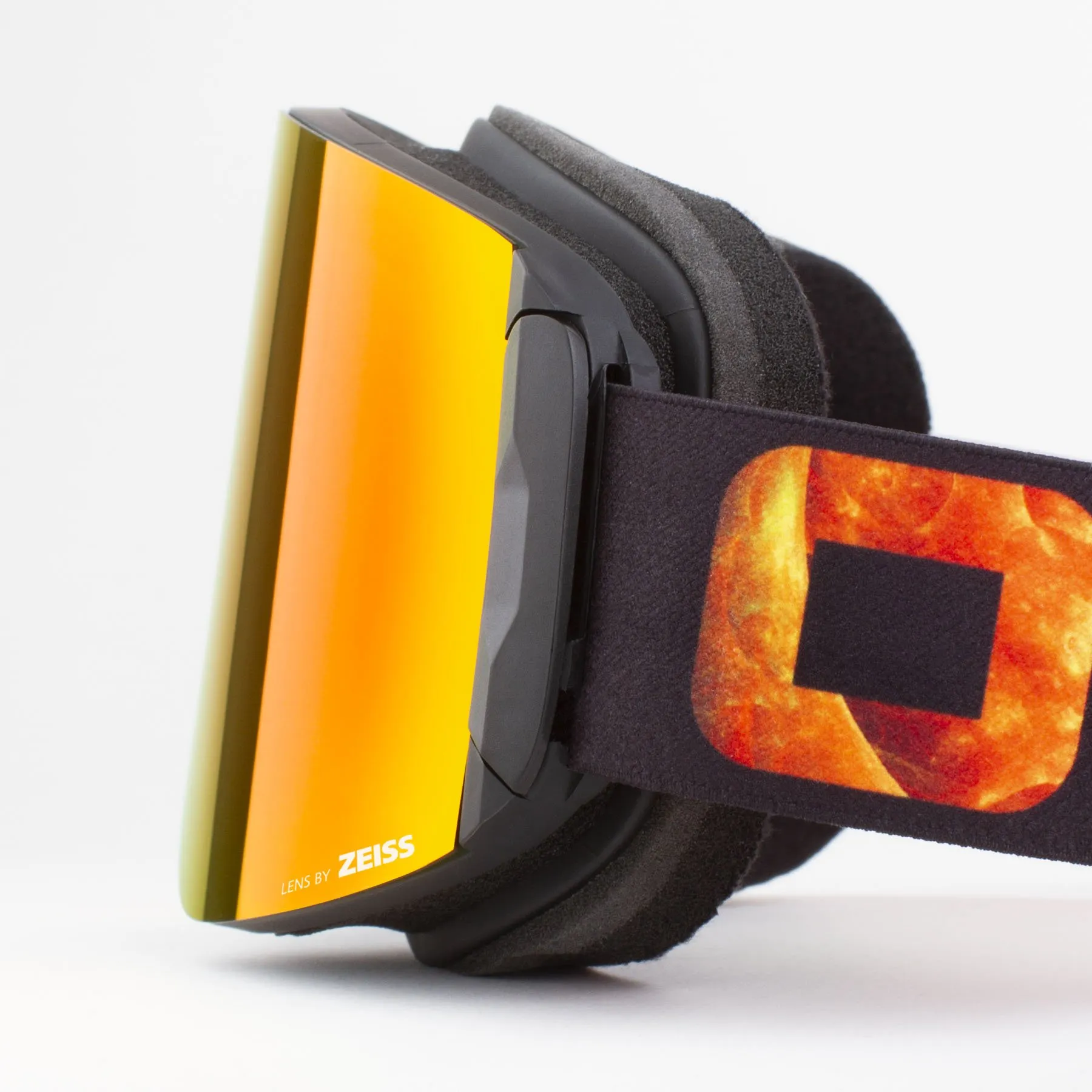 Маска OUT OF Katana Vulcano Red MCI Bonus: Persimmon