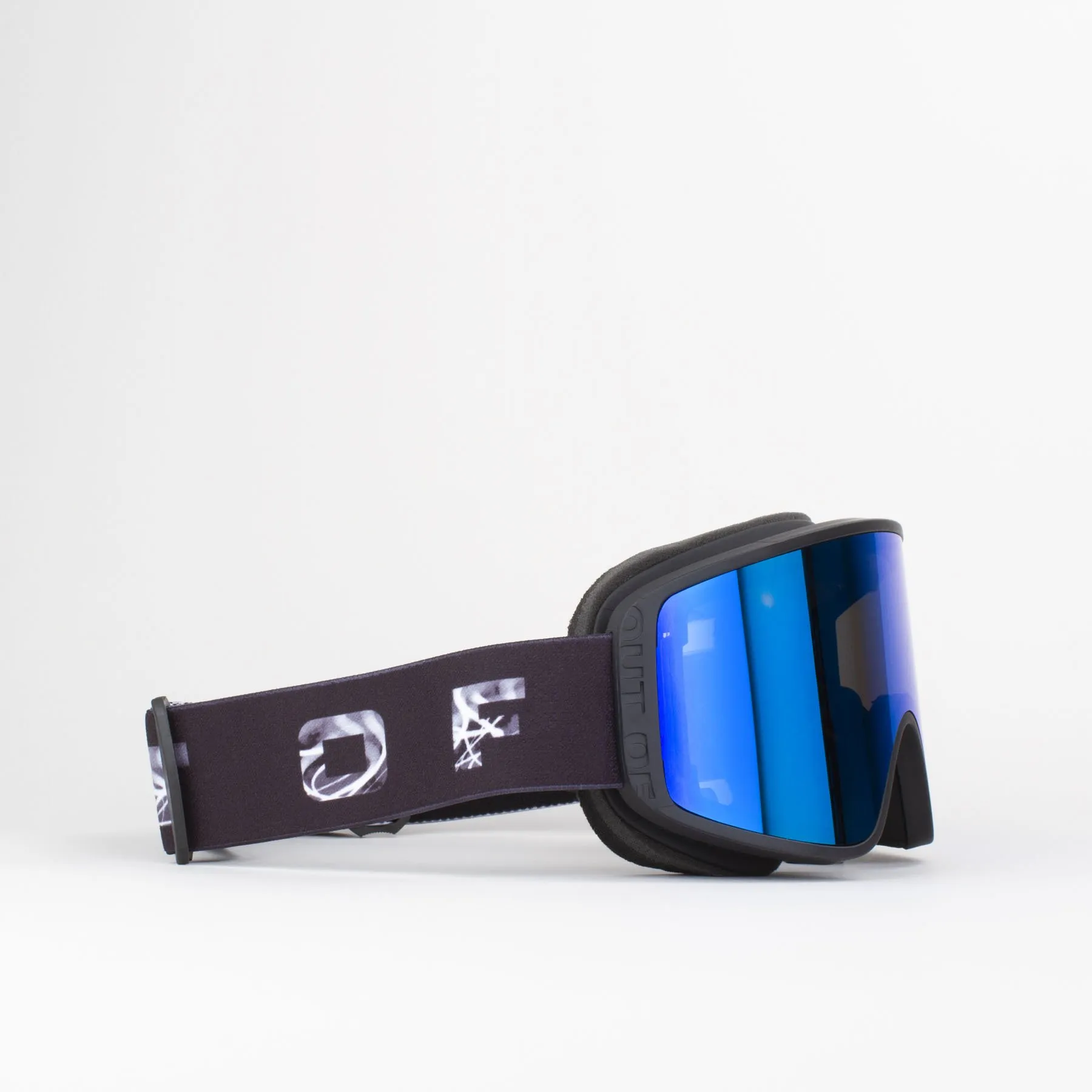 Маска OUT OF Shift Sketch Blue MCI Bonus: Persimmon