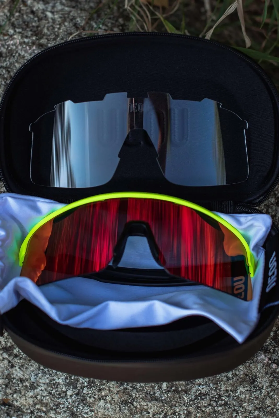 Очки Neon Arrow 2.0 cat.3 Yellow Black/Red