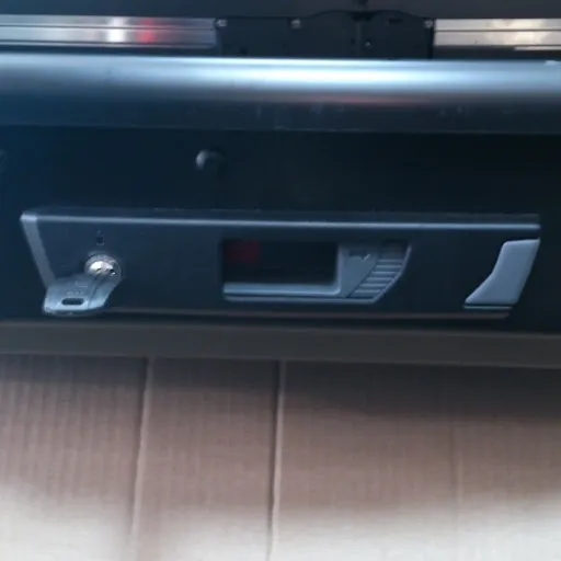 Запчасть бокса THULE MOTION XT (правая накладка замка бокса/THULE 14052)