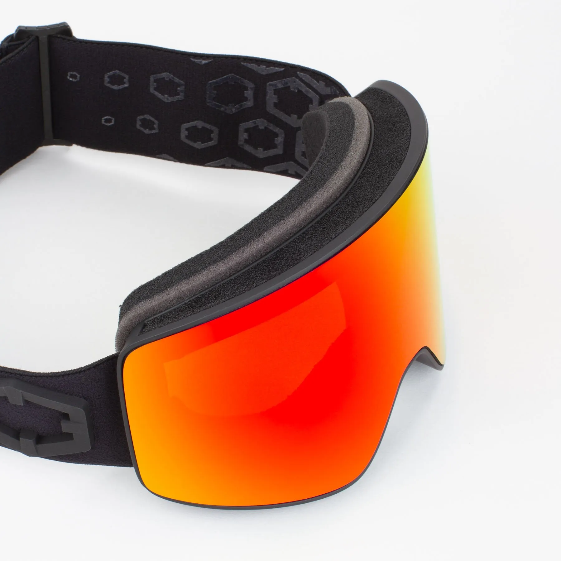 Маска OUT OF Void Peaks Red MCI