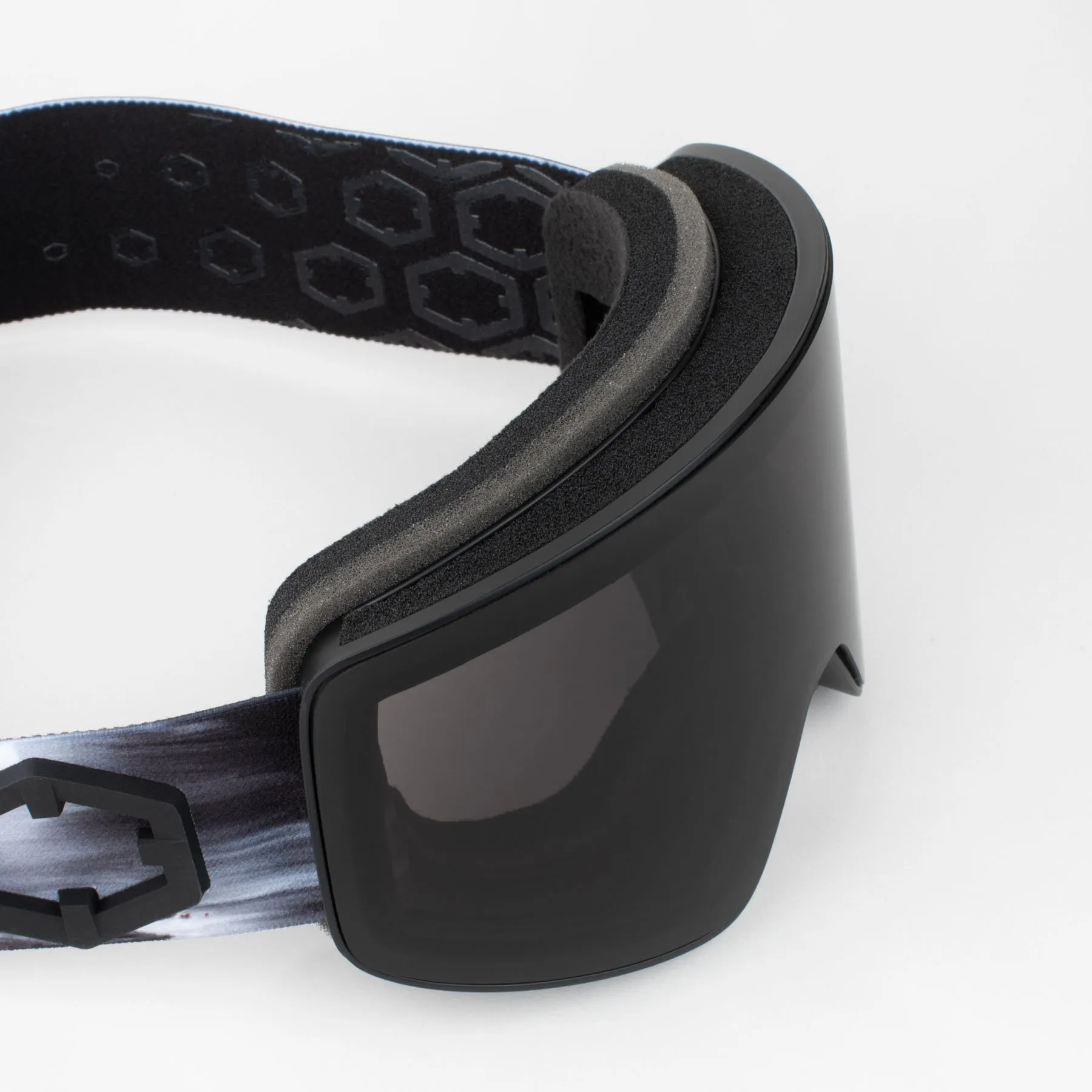 Маска OUT OF Void Peaks The One Nero