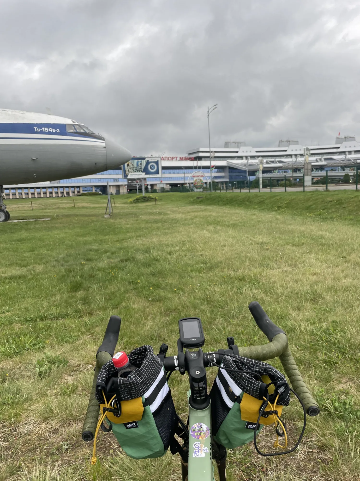 Plane watching from metro 90k