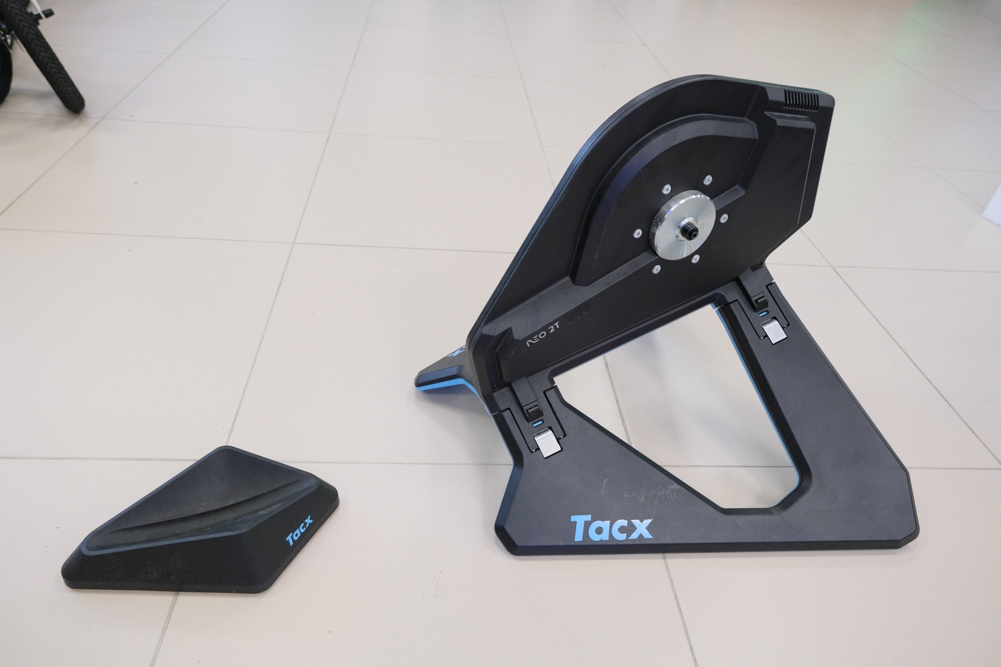 Велотренажер TacX Neo 2T Smart Trainer б.у.