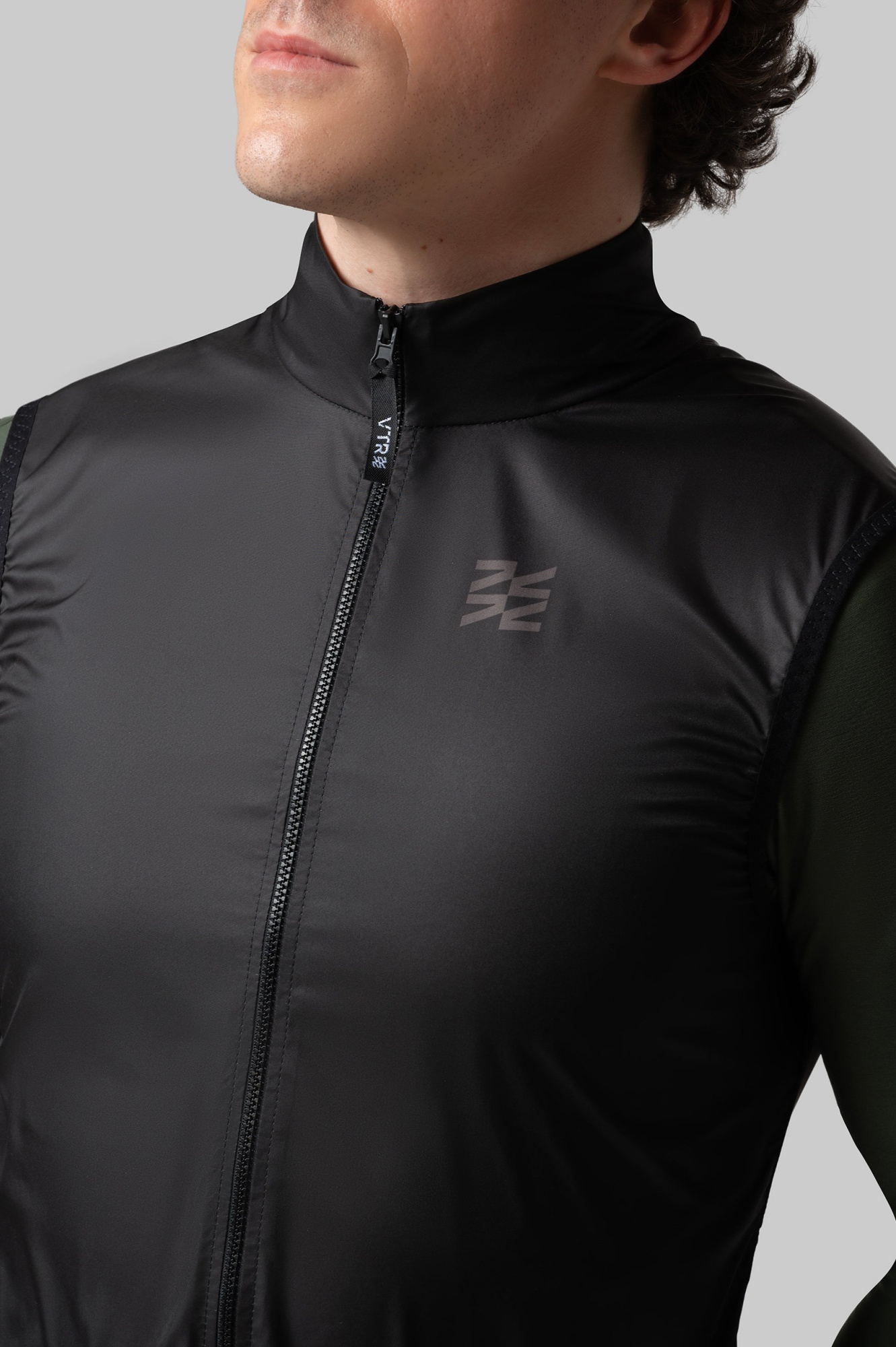 Мужская ветрозащитная жилетка VTR EVOLVE BLACK